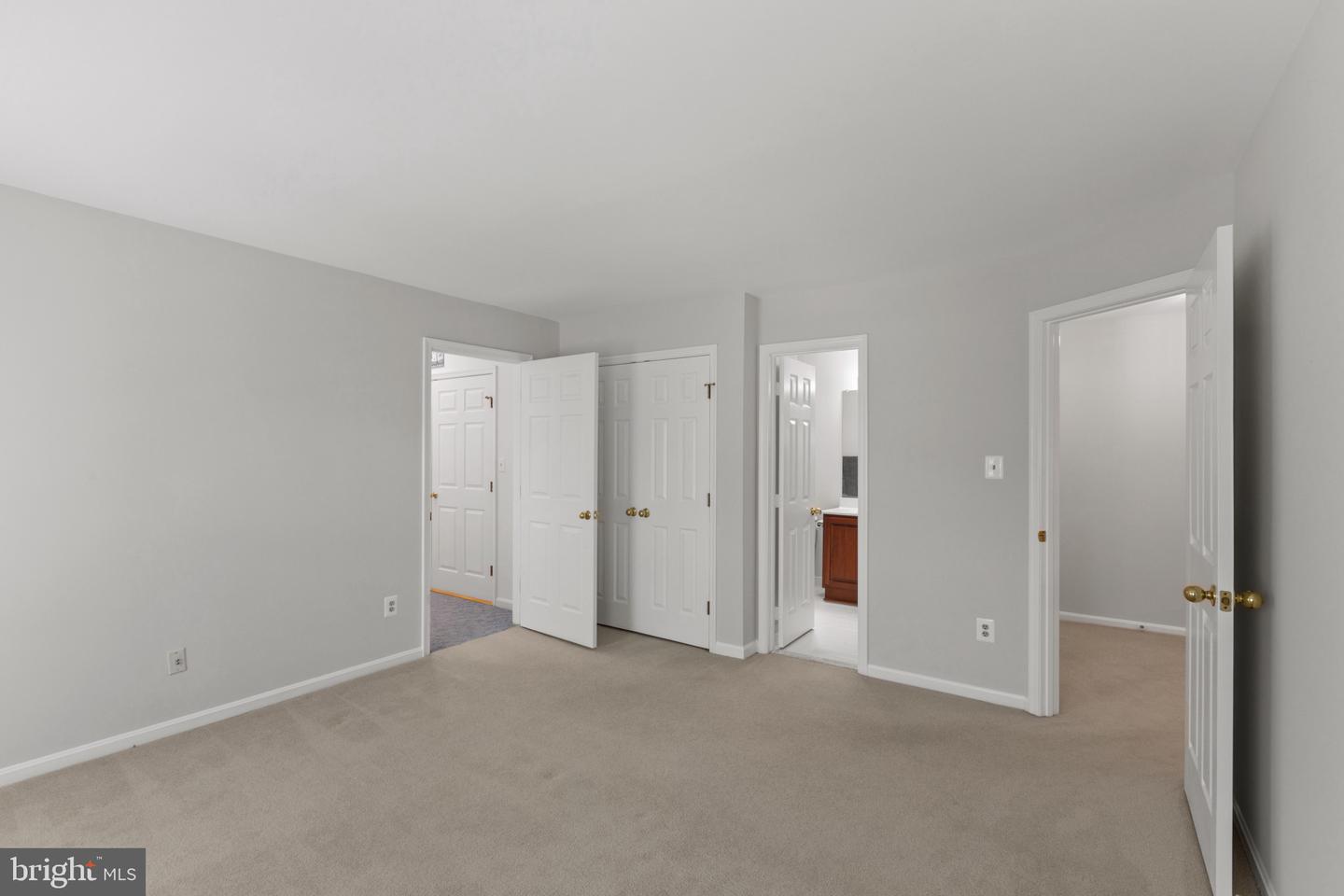 13893 WALNEY PARK DR, CHANTILLY, Virginia 20151, 4 Bedrooms Bedrooms, ,4 BathroomsBathrooms,Residential,For sale,13893 WALNEY PARK DR,VAFX2245858 MLS # VAFX2245858