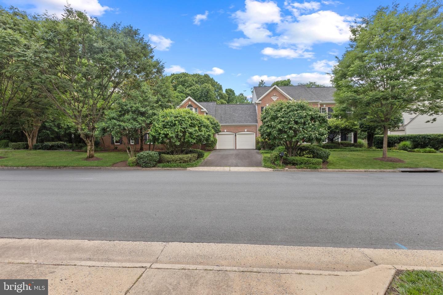 13893 WALNEY PARK DR, CHANTILLY, Virginia 20151, 4 Bedrooms Bedrooms, ,4 BathroomsBathrooms,Residential,For sale,13893 WALNEY PARK DR,VAFX2245858 MLS # VAFX2245858