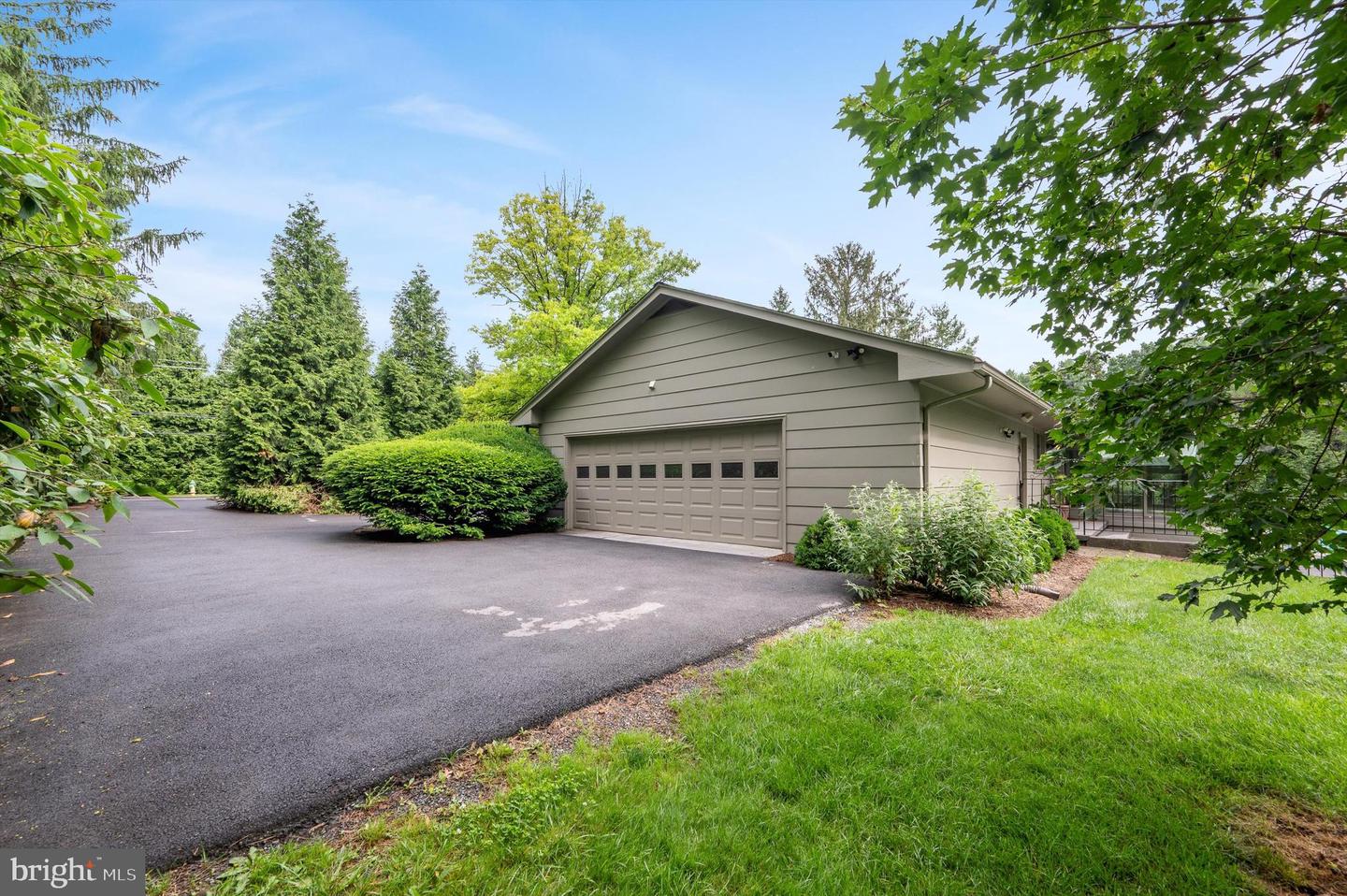 516 MERRIMANS LN, WINCHESTER, Virginia 22601, 3 Bedrooms Bedrooms, ,3 BathroomsBathrooms,Residential,For sale,516 MERRIMANS LN,VAWI2007910 MLS # VAWI2007910