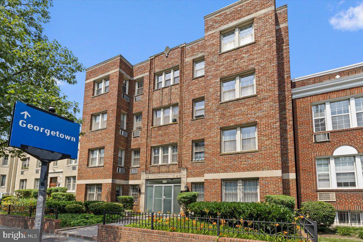 3028 WISCONSIN AVE NW #402, WASHINGTON, District Of Columbia 20016, 2 Bedrooms Bedrooms, ,2 BathroomsBathrooms,Residential,For sale,3028 WISCONSIN AVE NW #402,DCDC2204014 MLS # DCDC2204014