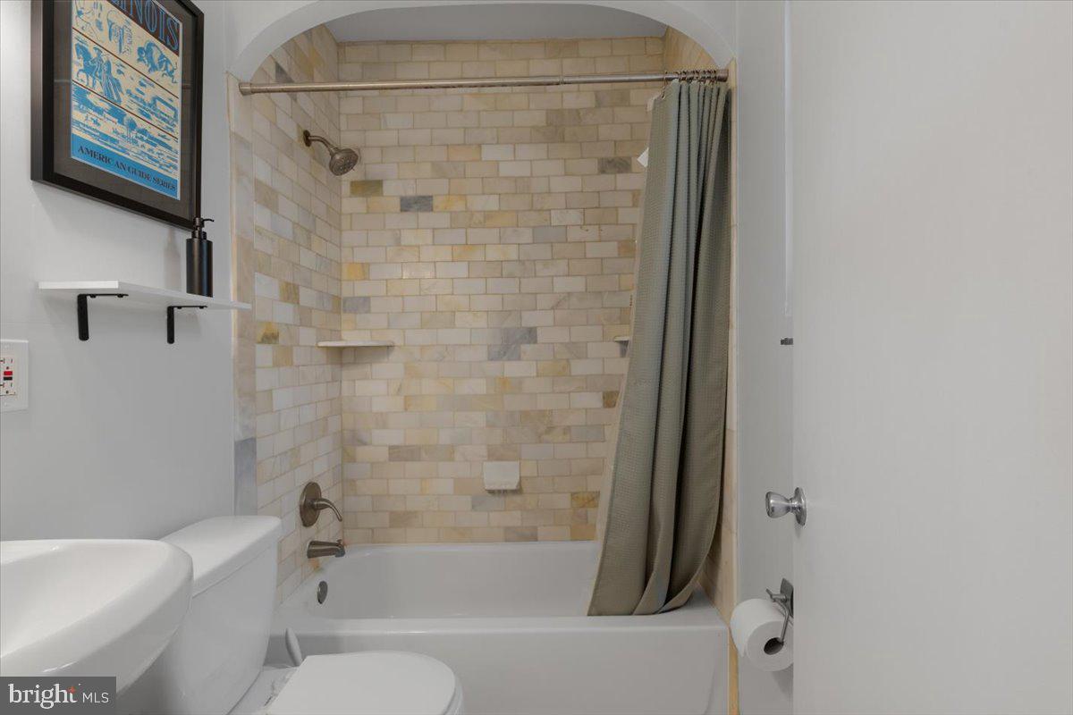 3028 WISCONSIN AVE NW #402, WASHINGTON, District Of Columbia 20016, 2 Bedrooms Bedrooms, ,2 BathroomsBathrooms,Residential,For sale,3028 WISCONSIN AVE NW #402,DCDC2204014 MLS # DCDC2204014