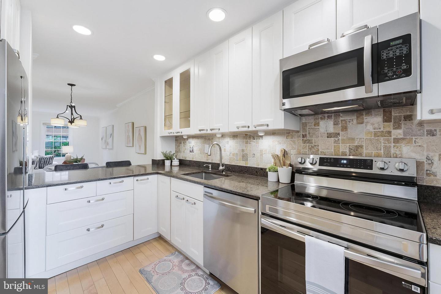 4377-D CHERRY HILL RD, ARLINGTON, Virginia 22207, 3 Bedrooms Bedrooms, ,2 BathroomsBathrooms,Residential,For sale,4377-D CHERRY HILL RD,VAAR2058730 MLS # VAAR2058730