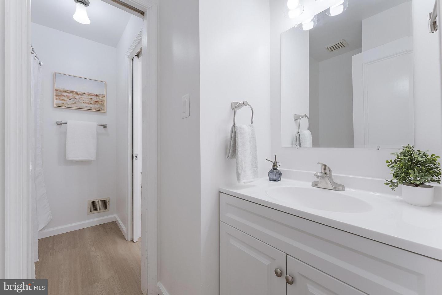 4377-D CHERRY HILL RD, ARLINGTON, Virginia 22207, 3 Bedrooms Bedrooms, ,2 BathroomsBathrooms,Residential,For sale,4377-D CHERRY HILL RD,VAAR2058730 MLS # VAAR2058730