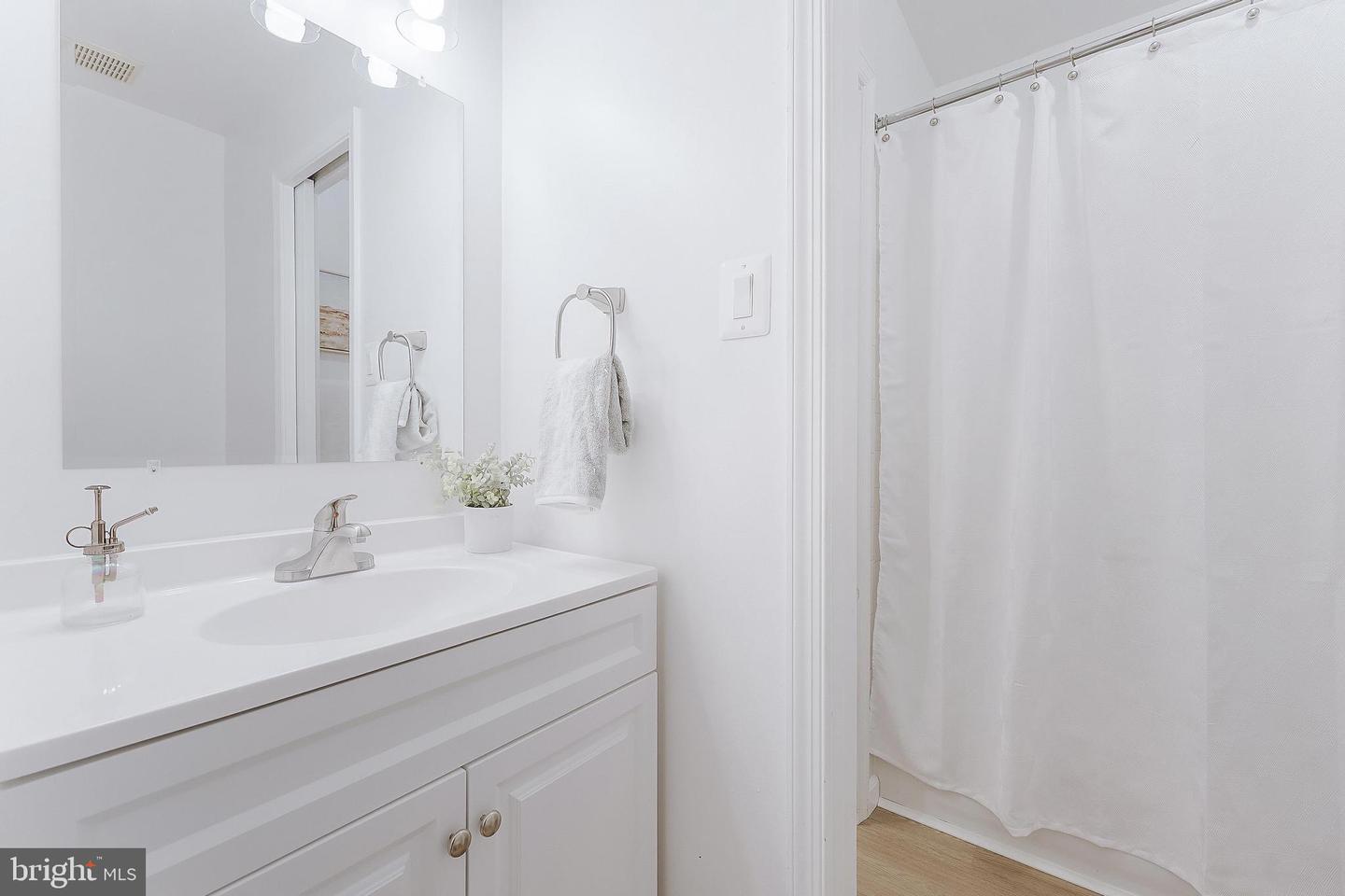 4377-D CHERRY HILL RD, ARLINGTON, Virginia 22207, 3 Bedrooms Bedrooms, ,2 BathroomsBathrooms,Residential,For sale,4377-D CHERRY HILL RD,VAAR2058730 MLS # VAAR2058730