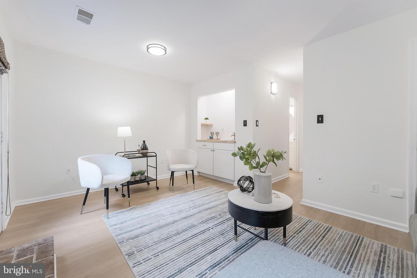 4377-D CHERRY HILL RD, ARLINGTON, Virginia 22207, 3 Bedrooms Bedrooms, ,2 BathroomsBathrooms,Residential,For sale,4377-D CHERRY HILL RD,VAAR2058730 MLS # VAAR2058730