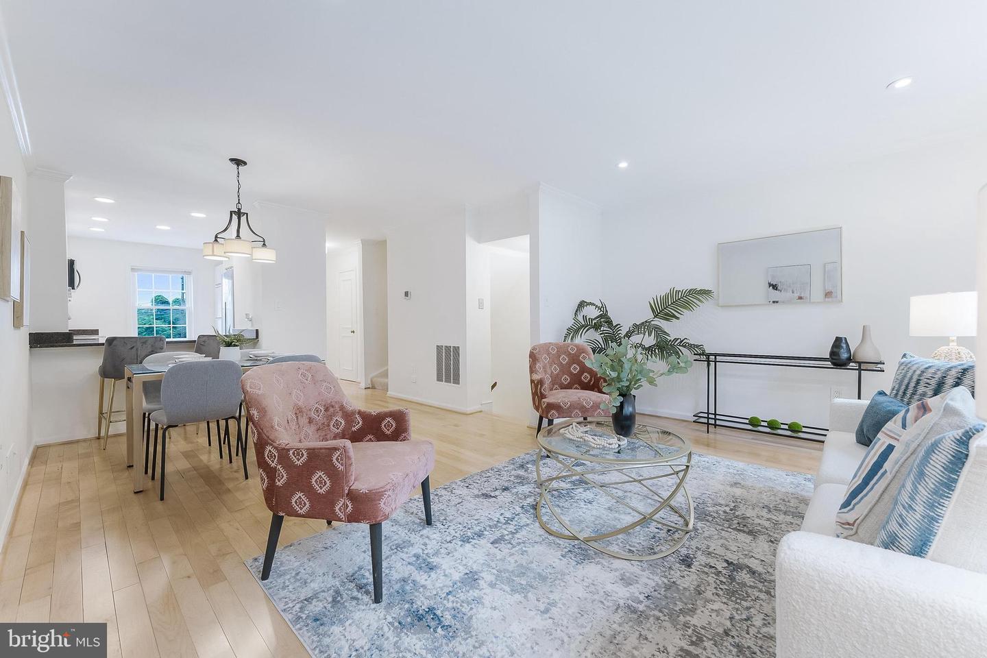 4377-D CHERRY HILL RD, ARLINGTON, Virginia 22207, 3 Bedrooms Bedrooms, ,2 BathroomsBathrooms,Residential,For sale,4377-D CHERRY HILL RD,VAAR2058730 MLS # VAAR2058730