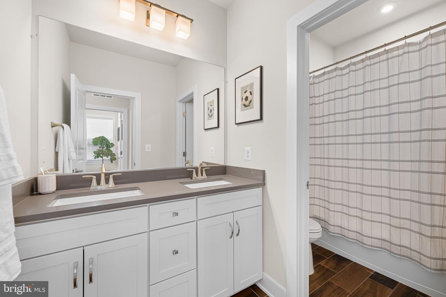4615 WOOD GLEN RD, FAIRFAX, Virginia 22032, 5 Bedrooms Bedrooms, ,4 BathroomsBathrooms,Residential,For sale,4615 WOOD GLEN RD,VAFX2246080 MLS # VAFX2246080