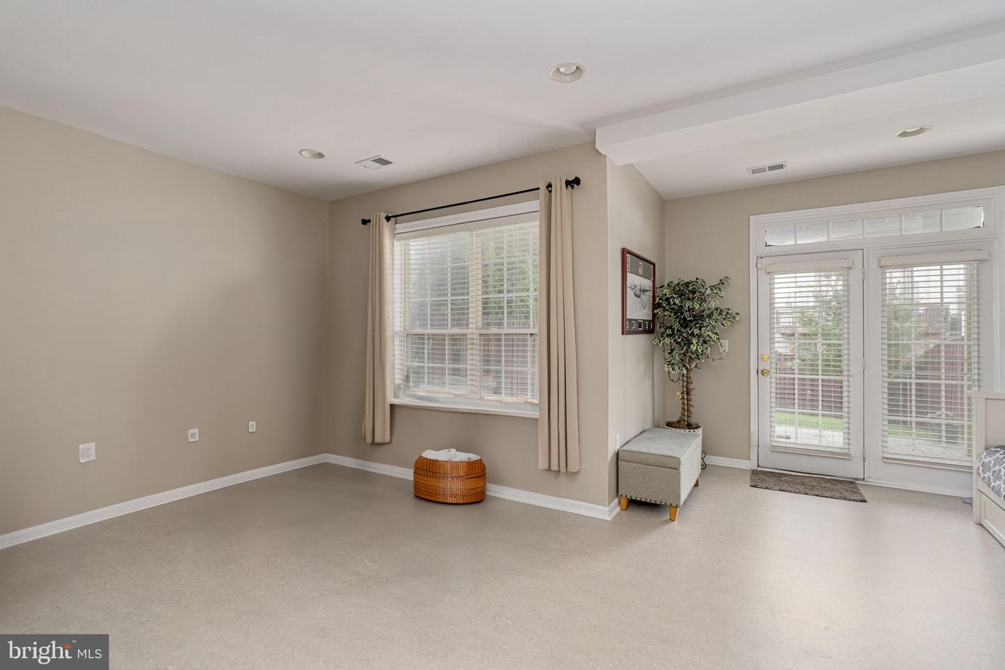 16337 FLOTSAM LN, WOODBRIDGE, Virginia 22191, 3 Bedrooms Bedrooms, ,3 BathroomsBathrooms,Residential,For sale,16337 FLOTSAM LN,VAPW2096536 MLS # VAPW2096536