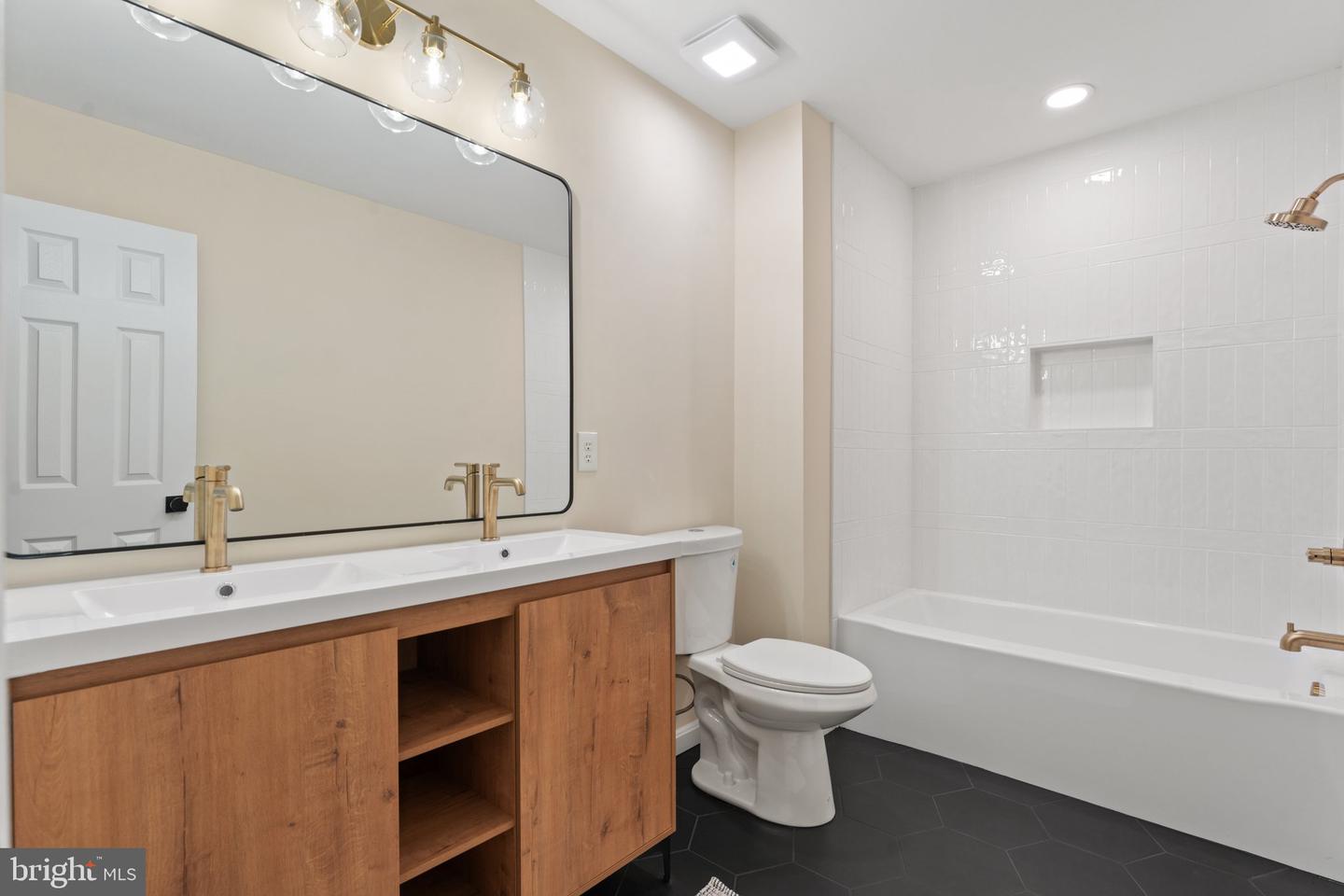 15706 BEACON CT, DUMFRIES, Virginia 22025, 5 Bedrooms Bedrooms, ,3 BathroomsBathrooms,Residential,For sale,15706 BEACON CT,VAPW2096544 MLS # VAPW2096544