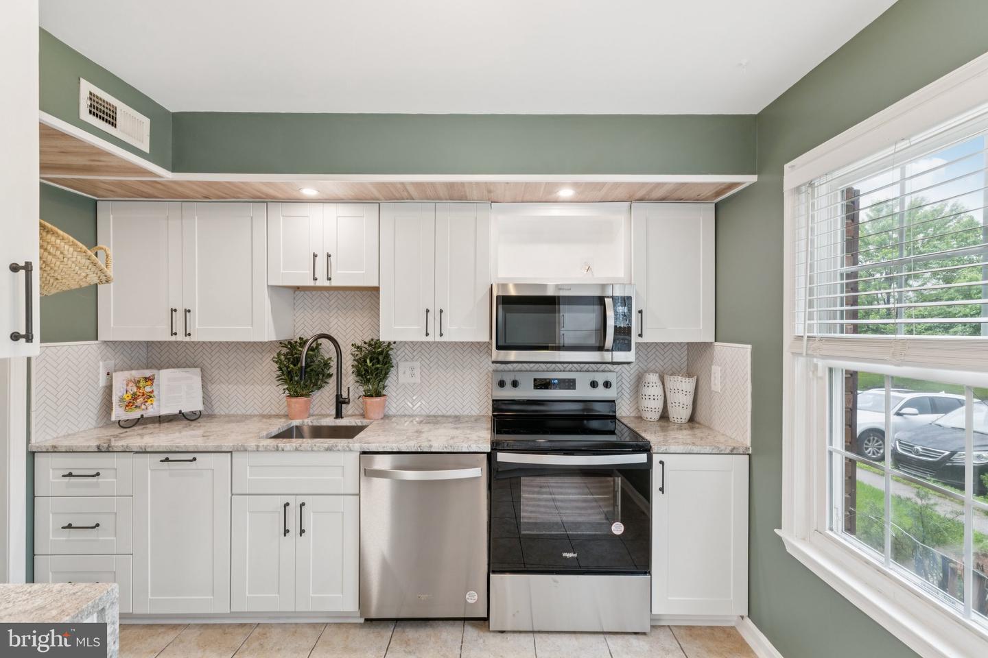 3334 LADINO CT, WOODBRIDGE, Virginia 22193, 2 Bedrooms Bedrooms, ,2 BathroomsBathrooms,Residential,For sale,3334 LADINO CT,VAPW2096596 MLS # VAPW2096596