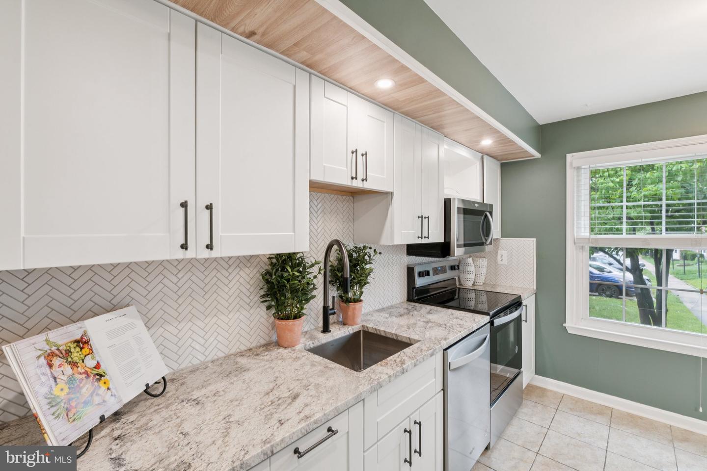 3334 LADINO CT, WOODBRIDGE, Virginia 22193, 2 Bedrooms Bedrooms, ,2 BathroomsBathrooms,Residential,For sale,3334 LADINO CT,VAPW2096596 MLS # VAPW2096596