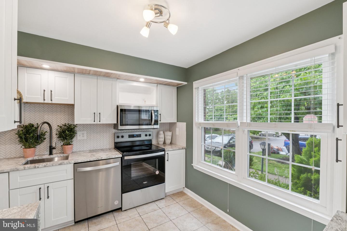 3334 LADINO CT, WOODBRIDGE, Virginia 22193, 2 Bedrooms Bedrooms, ,2 BathroomsBathrooms,Residential,For sale,3334 LADINO CT,VAPW2096596 MLS # VAPW2096596