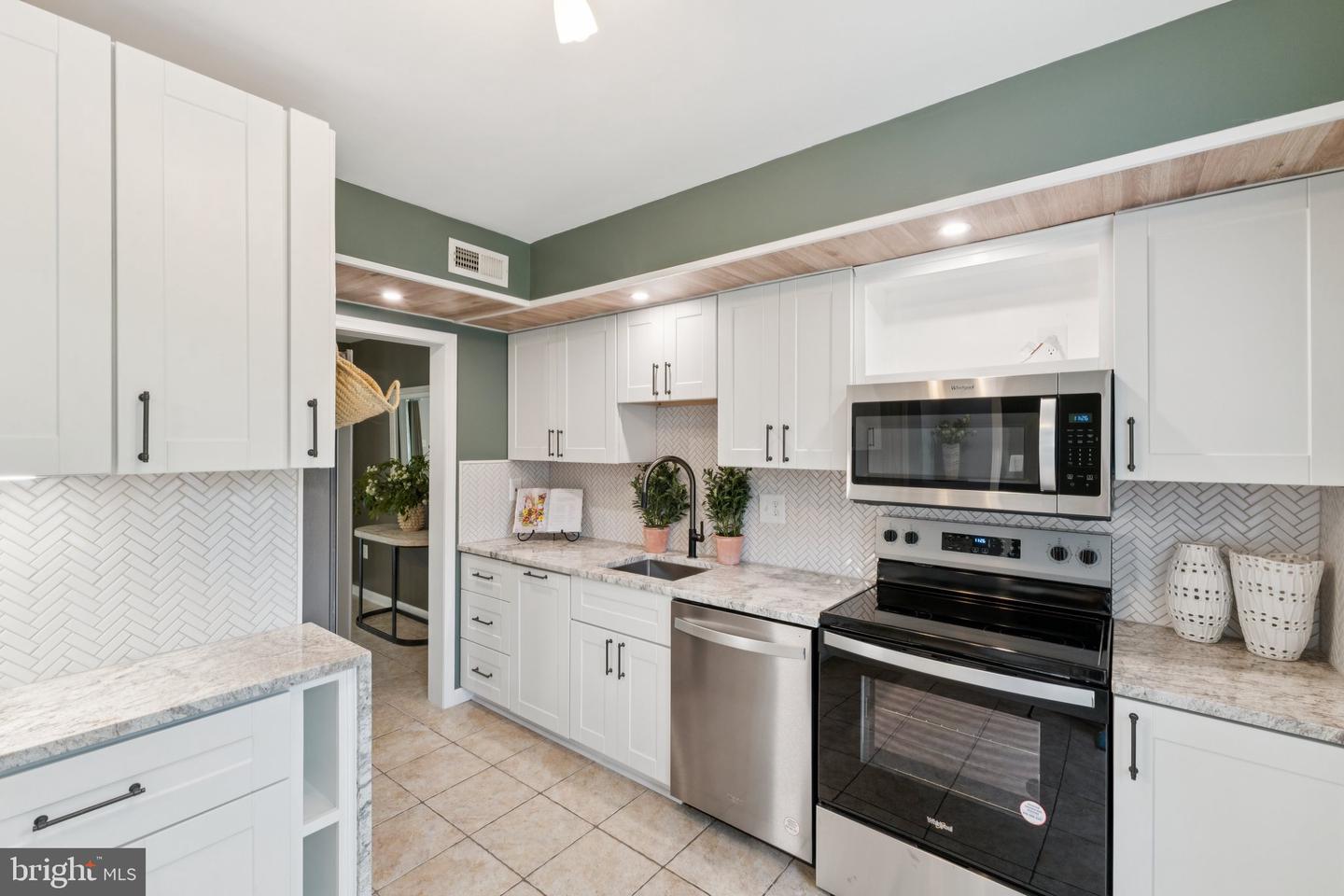 3334 LADINO CT, WOODBRIDGE, Virginia 22193, 2 Bedrooms Bedrooms, ,2 BathroomsBathrooms,Residential,For sale,3334 LADINO CT,VAPW2096596 MLS # VAPW2096596