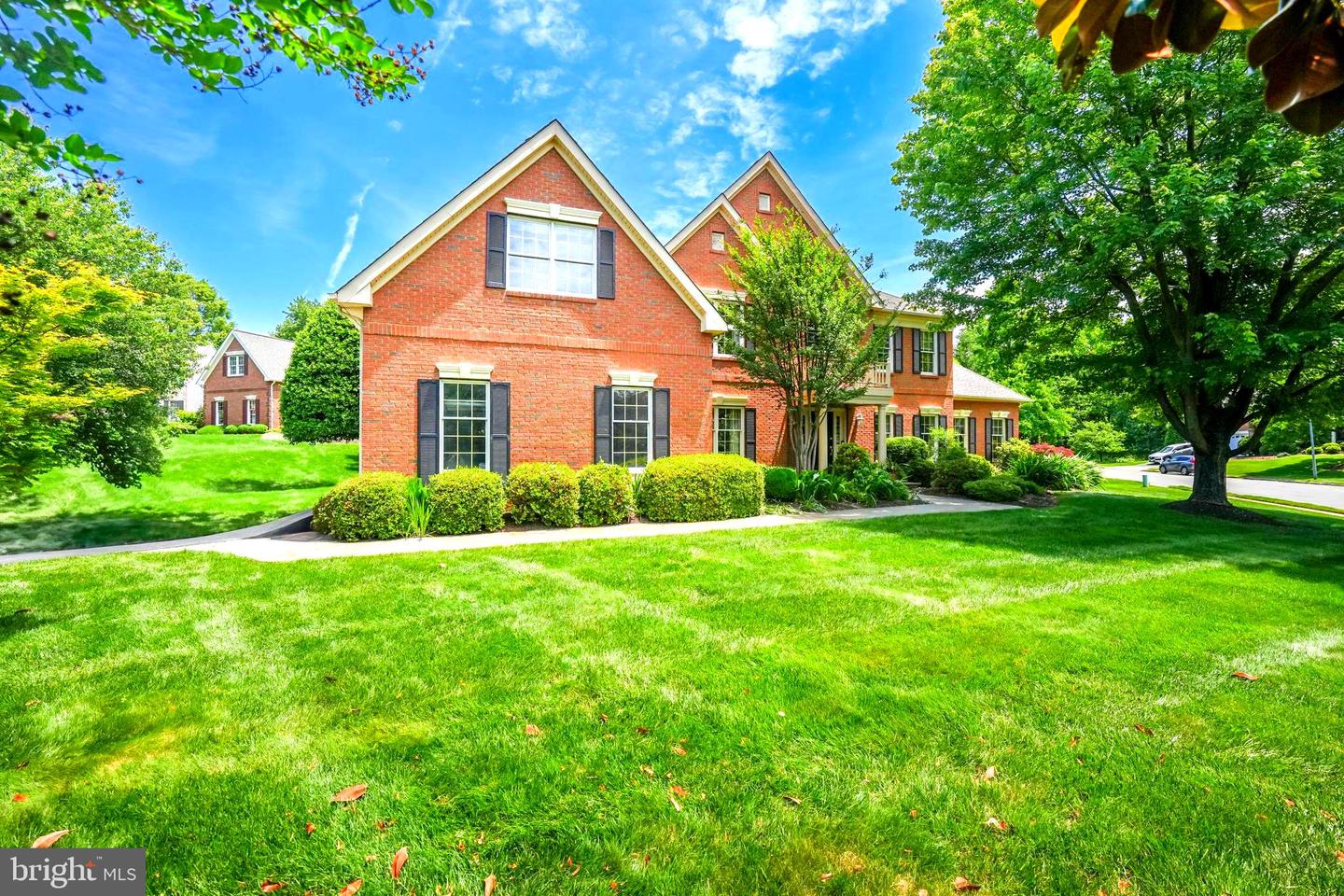 12704 AUTUMN CREST DR, HERNDON, Virginia 20171, 5 Bedrooms Bedrooms, ,4 BathroomsBathrooms,Residential,For sale,12704 AUTUMN CREST DR,VAFX2246408 MLS # VAFX2246408