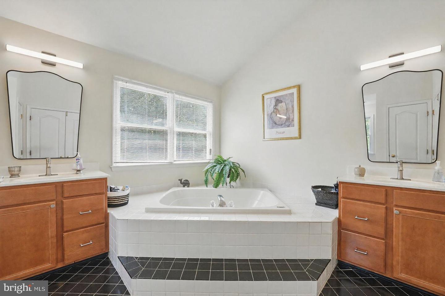 12704 AUTUMN CREST DR, HERNDON, Virginia 20171, 5 Bedrooms Bedrooms, ,4 BathroomsBathrooms,Residential,For sale,12704 AUTUMN CREST DR,VAFX2246408 MLS # VAFX2246408