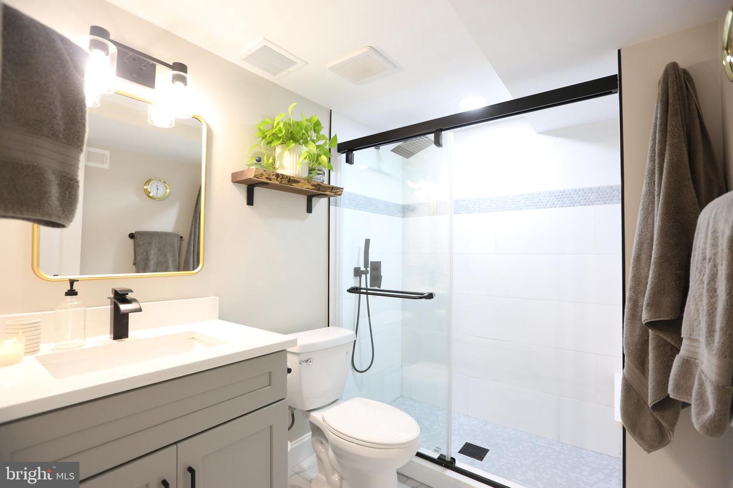 4422 VERMONT AVE, ALEXANDRIA, Virginia 22304, 2 Bedrooms Bedrooms, ,2 BathroomsBathrooms,Residential,For sale,4422 VERMONT AVE,VAAX2046334 MLS # VAAX2046334