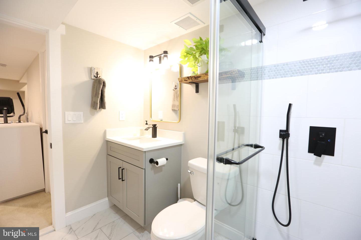 4422 VERMONT AVE, ALEXANDRIA, Virginia 22304, 2 Bedrooms Bedrooms, ,2 BathroomsBathrooms,Residential,For sale,4422 VERMONT AVE,VAAX2046334 MLS # VAAX2046334