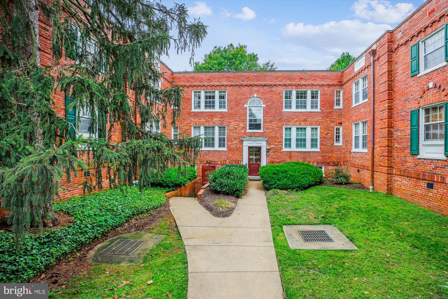 1728 QUEENS LN #3-181, ARLINGTON, Virginia 22201, 1 Bedroom Bedrooms, ,1 BathroomBathrooms,Residential,For sale,1728 QUEENS LN #3-181,VAAR2058996 MLS # VAAR2058996