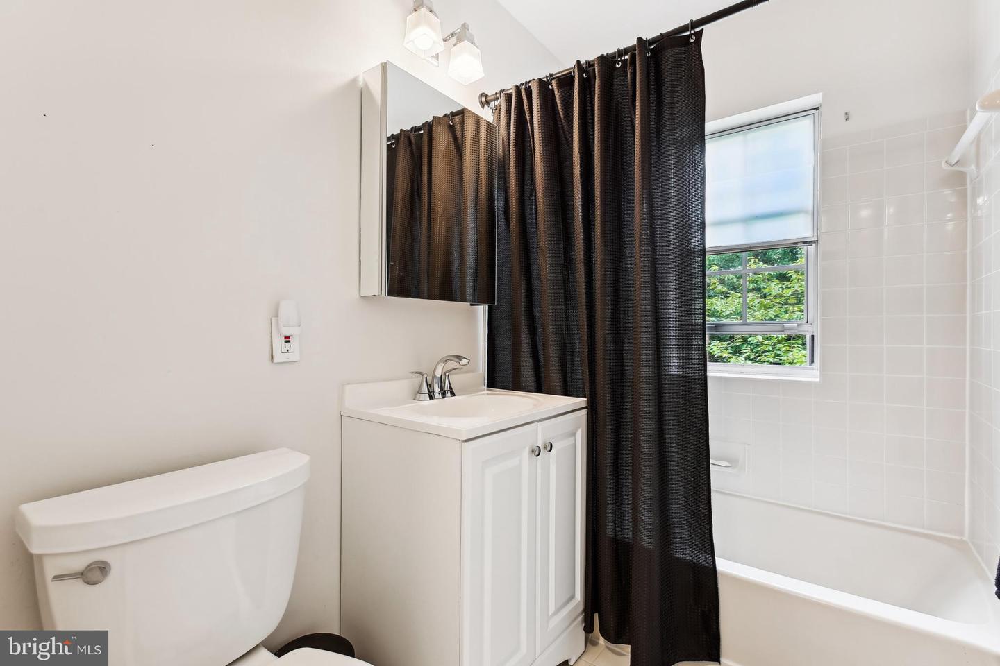 1728 QUEENS LN #3-181, ARLINGTON, Virginia 22201, 1 Bedroom Bedrooms, ,1 BathroomBathrooms,Residential,For sale,1728 QUEENS LN #3-181,VAAR2058996 MLS # VAAR2058996