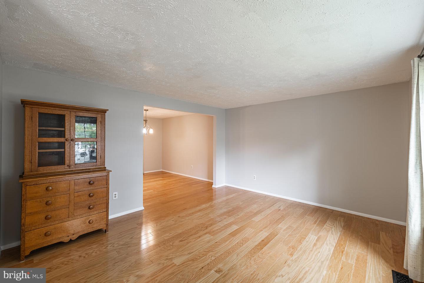 9416 MIRROR POND DR, FAIRFAX, Virginia 22032, 4 Bedrooms Bedrooms, ,2 BathroomsBathrooms,Residential,For sale,9416 MIRROR POND DR,VAFX2217474 MLS # VAFX2217474