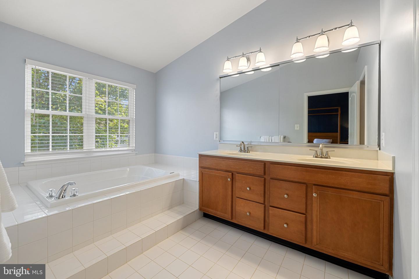 25236 WHIPPOORWILL TER, CHANTILLY, Virginia 20152, 3 Bedrooms Bedrooms, ,2 BathroomsBathrooms,Residential,For sale,25236 WHIPPOORWILL TER,VALO2089994 MLS # VALO2089994