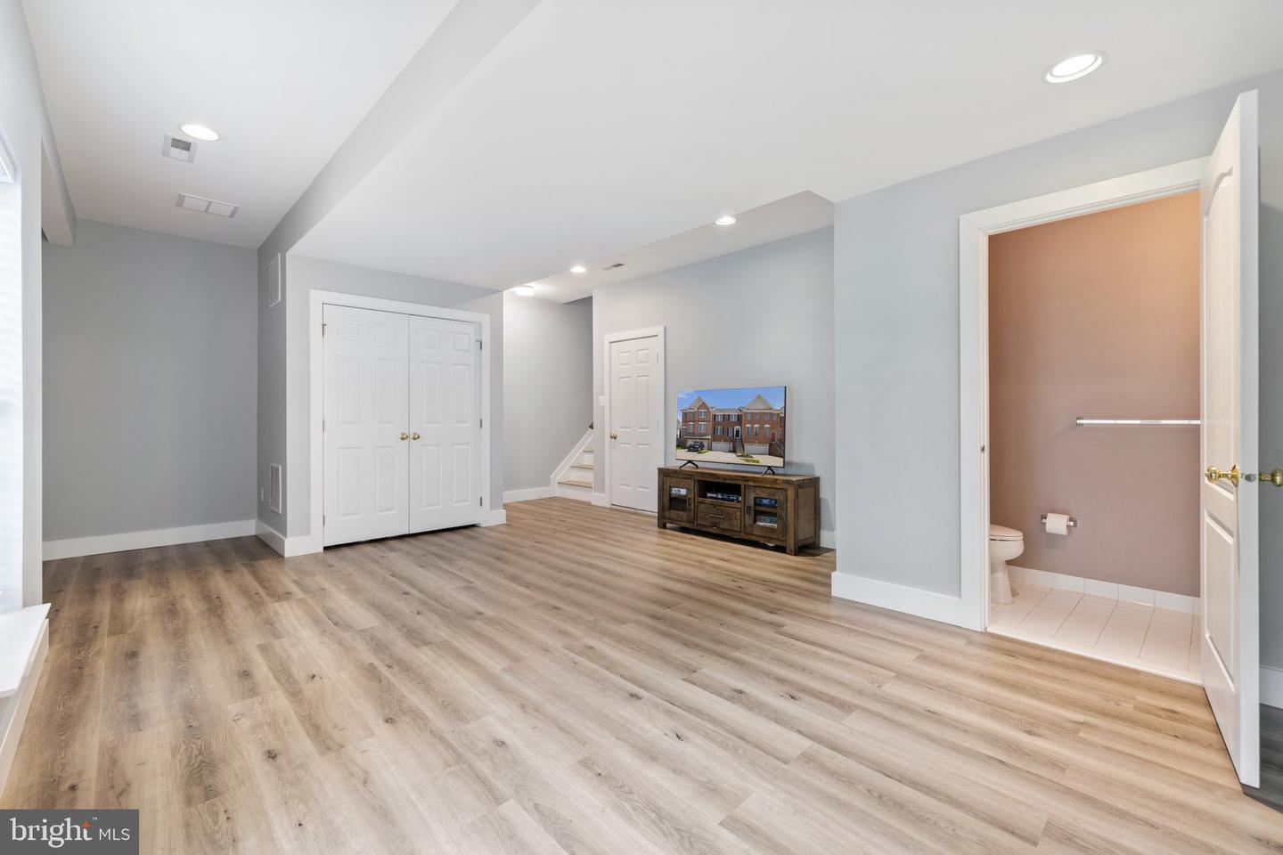 25236 WHIPPOORWILL TER, CHANTILLY, Virginia 20152, 3 Bedrooms Bedrooms, ,2 BathroomsBathrooms,Residential,For sale,25236 WHIPPOORWILL TER,VALO2089994 MLS # VALO2089994