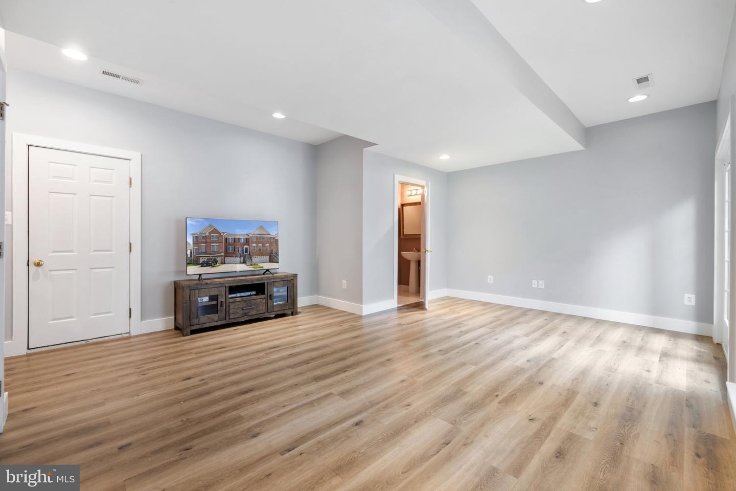25236 WHIPPOORWILL TER, CHANTILLY, Virginia 20152, 3 Bedrooms Bedrooms, ,2 BathroomsBathrooms,Residential,For sale,25236 WHIPPOORWILL TER,VALO2089994 MLS # VALO2089994