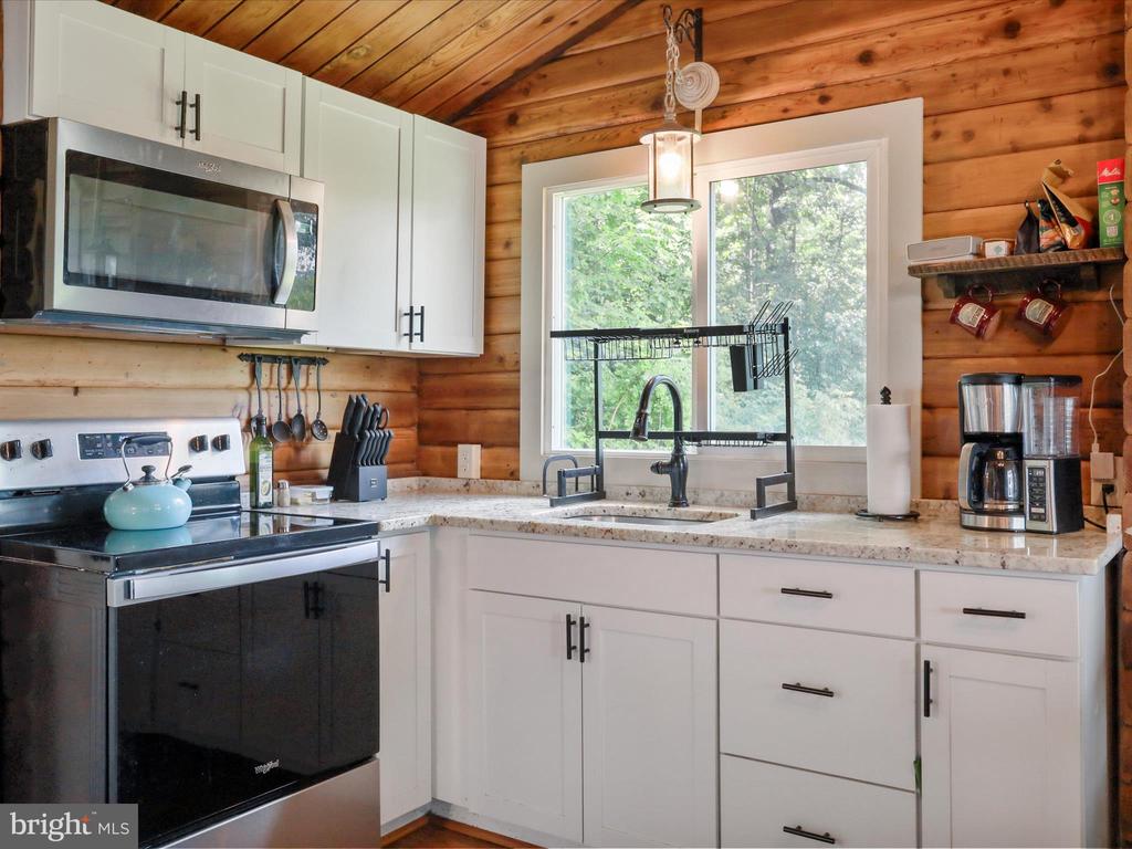 37 HEADWATERS RD, CHESTER GAP, Virginia, 5 Bedrooms Bedrooms, ,4 BathroomsBathrooms,Residential,37 HEADWATERS RD,VARP2002142 MLS # VARP2002142