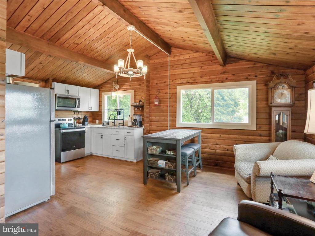 37 HEADWATERS RD, CHESTER GAP, Virginia, 5 Bedrooms Bedrooms, ,4 BathroomsBathrooms,Residential,37 HEADWATERS RD,VARP2002142 MLS # VARP2002142