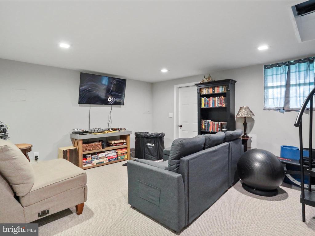 37 HEADWATERS RD, CHESTER GAP, Virginia, 5 Bedrooms Bedrooms, ,4 BathroomsBathrooms,Residential,37 HEADWATERS RD,VARP2002142 MLS # VARP2002142