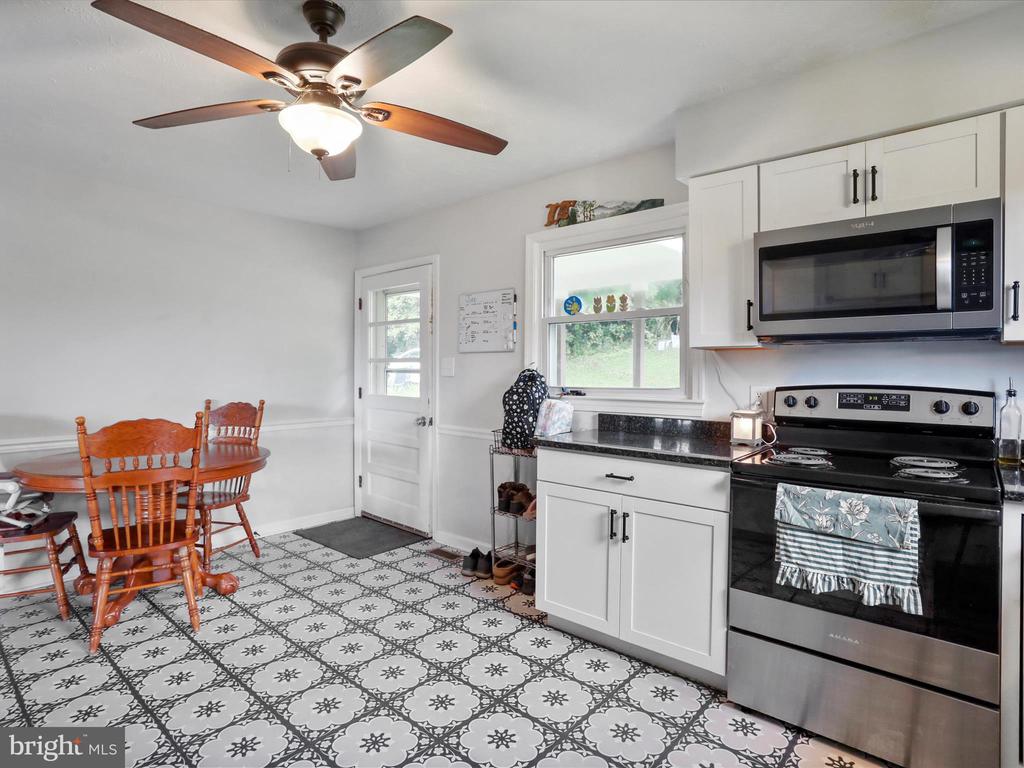 37 HEADWATERS RD, CHESTER GAP, Virginia, 5 Bedrooms Bedrooms, ,4 BathroomsBathrooms,Residential,37 HEADWATERS RD,VARP2002142 MLS # VARP2002142
