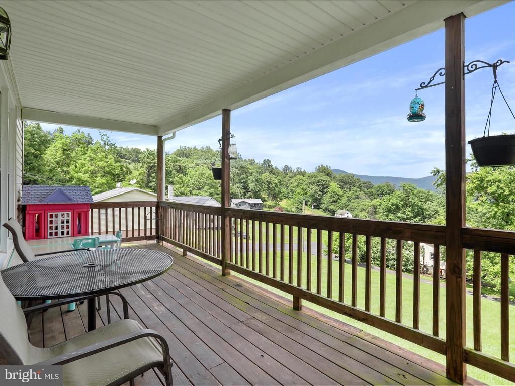 37 HEADWATERS RD, CHESTER GAP, Virginia, 5 Bedrooms Bedrooms, ,4 BathroomsBathrooms,Residential,37 HEADWATERS RD,VARP2002142 MLS # VARP2002142
