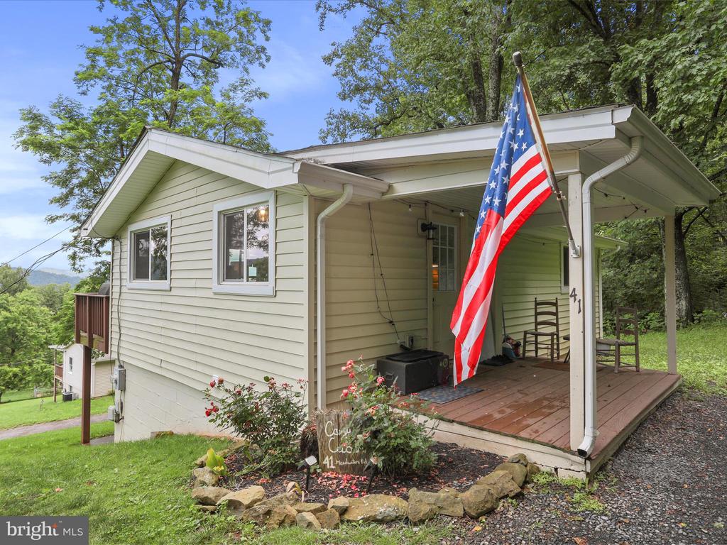 37 HEADWATERS RD, CHESTER GAP, Virginia, 5 Bedrooms Bedrooms, ,4 BathroomsBathrooms,Residential,37 HEADWATERS RD,VARP2002142 MLS # VARP2002142