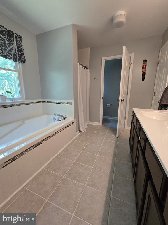 8002 SOURWOOD CT, SPOTSYLVANIA, Virginia 22551, 4 Bedrooms Bedrooms, ,3 BathroomsBathrooms,Residential,8002 SOURWOOD CT,VASP2034122 MLS # VASP2034122