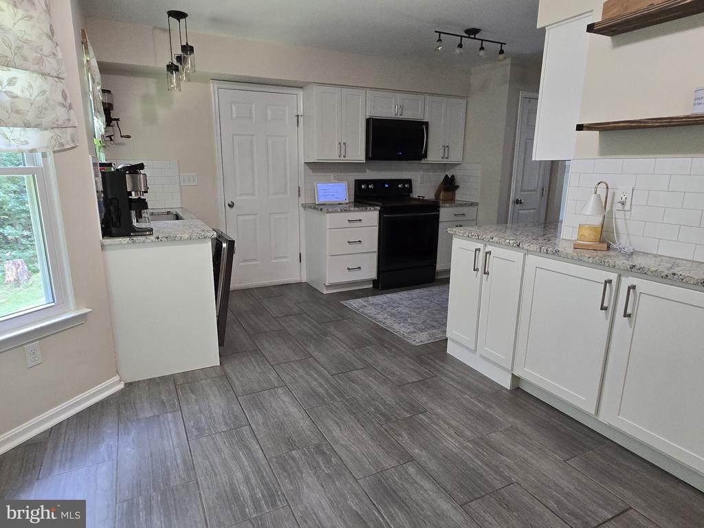 8002 SOURWOOD CT, SPOTSYLVANIA, Virginia 22551, 4 Bedrooms Bedrooms, ,3 BathroomsBathrooms,Residential,8002 SOURWOOD CT,VASP2034122 MLS # VASP2034122