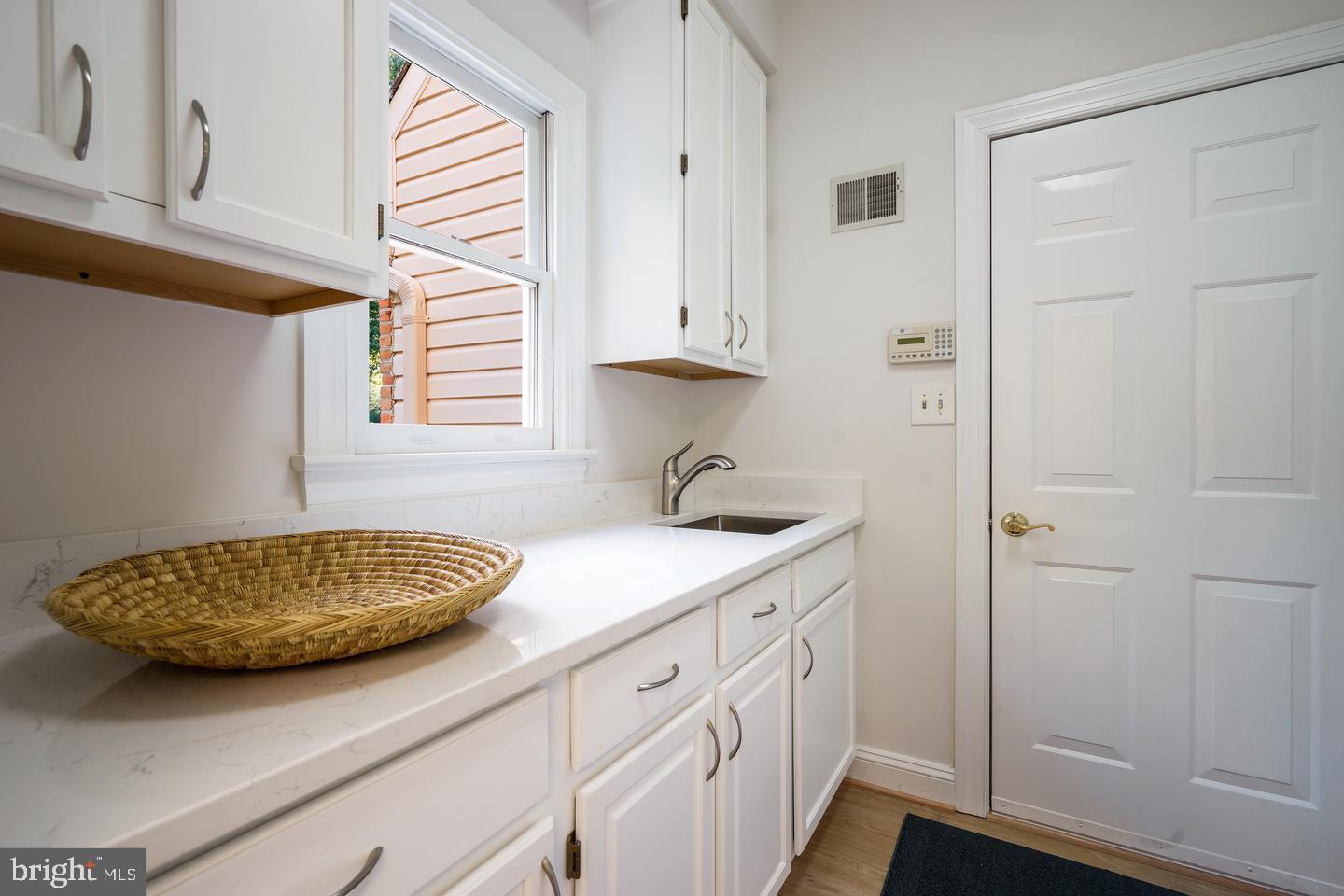 4427 BROOKSIDE DR, ALEXANDRIA, Virginia 22312, 5 Bedrooms Bedrooms, ,3 BathroomsBathrooms,Residential,For sale,4427 BROOKSIDE DR,VAFX2235446 MLS # VAFX2235446