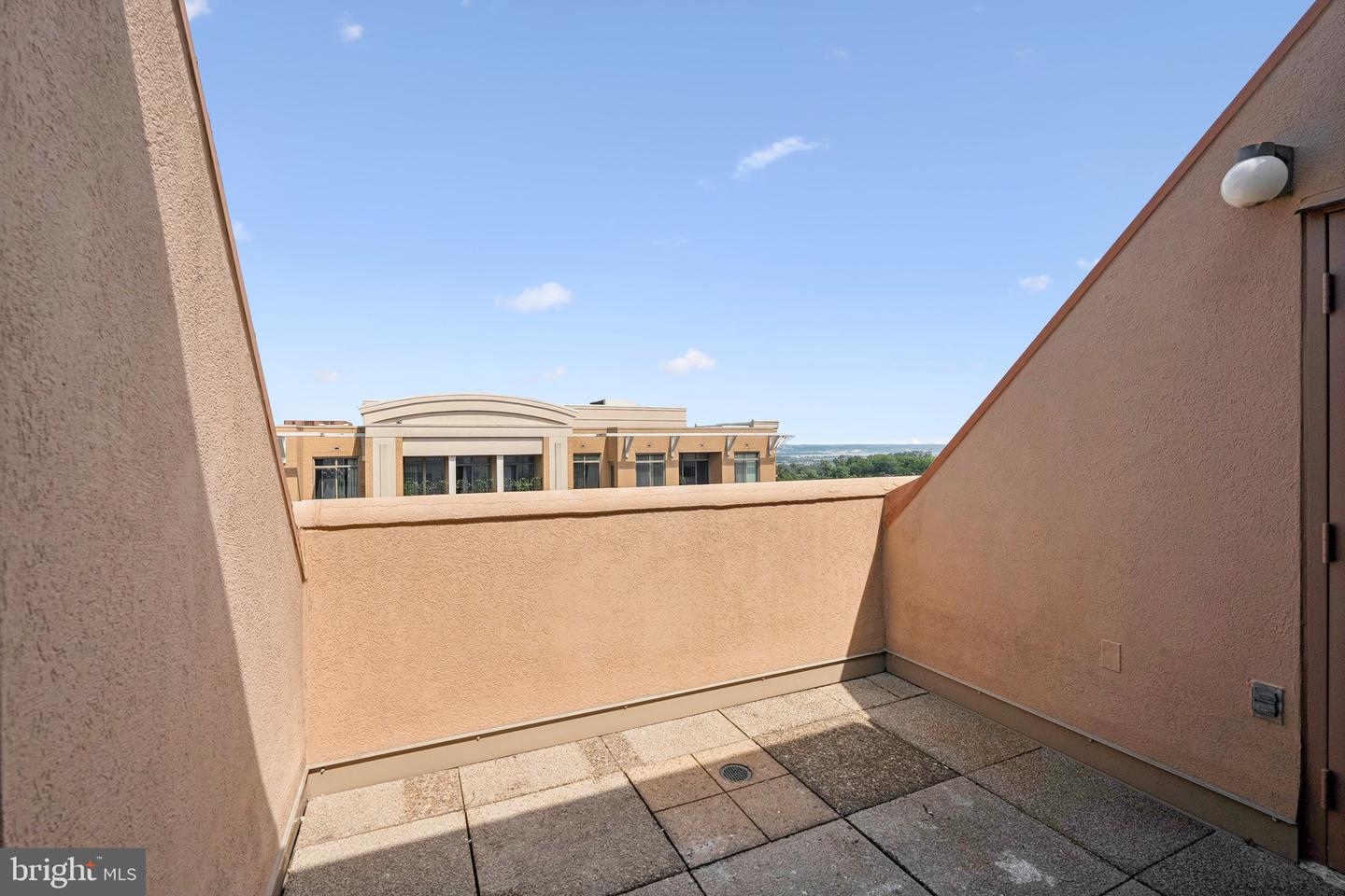 1301 N COURTHOUSE RD #1812, ARLINGTON, Virginia 22201, 1 Bedroom Bedrooms, ,1 BathroomBathrooms,Residential,For sale,1301 N COURTHOUSE RD #1812,VAAR2056584 MLS # VAAR2056584