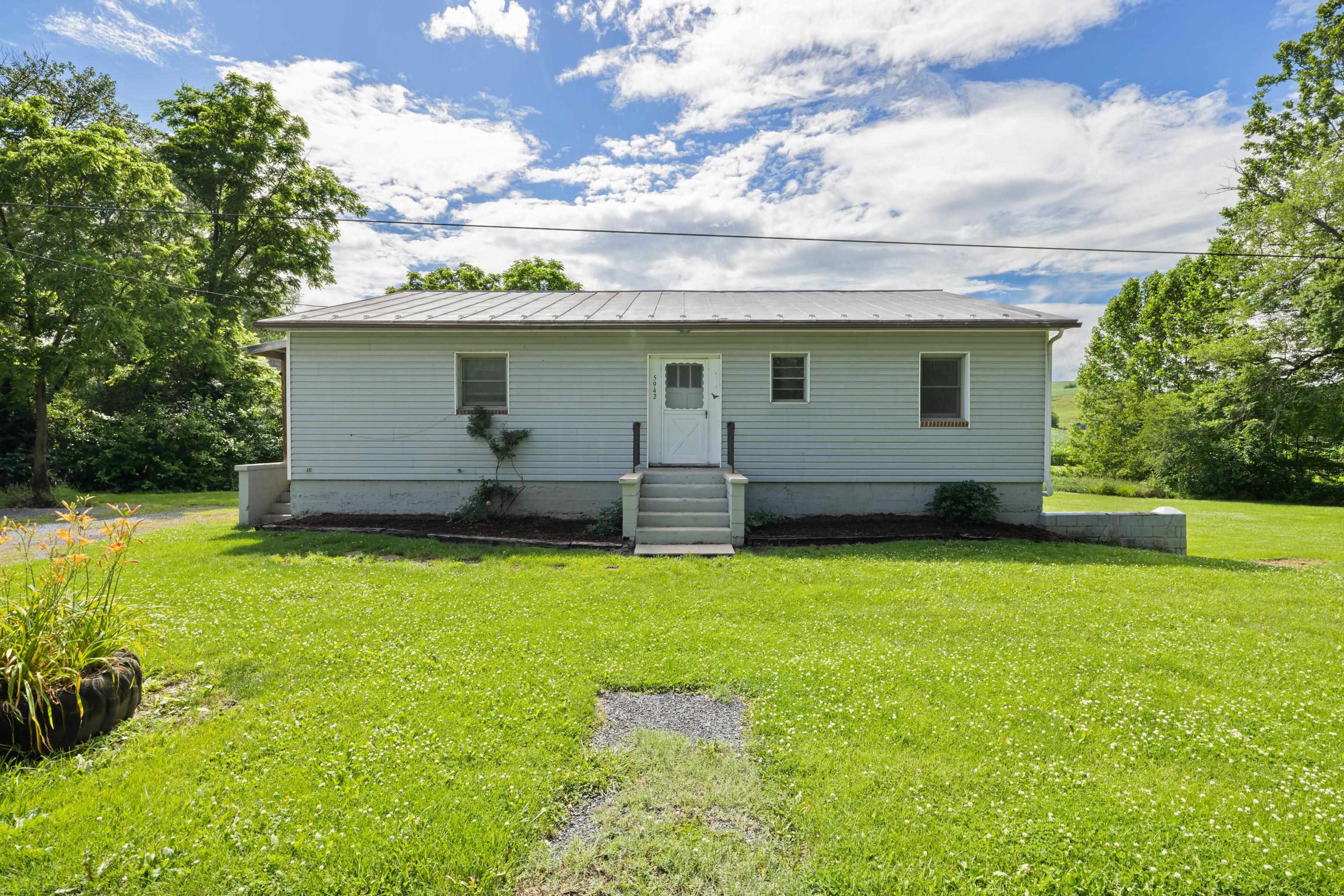 5942 MOSSY CREEK RD, BRIDGEWATER, Virginia 22812, 3 Bedrooms Bedrooms, ,2 BathroomsBathrooms,Residential,5942 MOSSY CREEK RD,665965 MLS # 665965