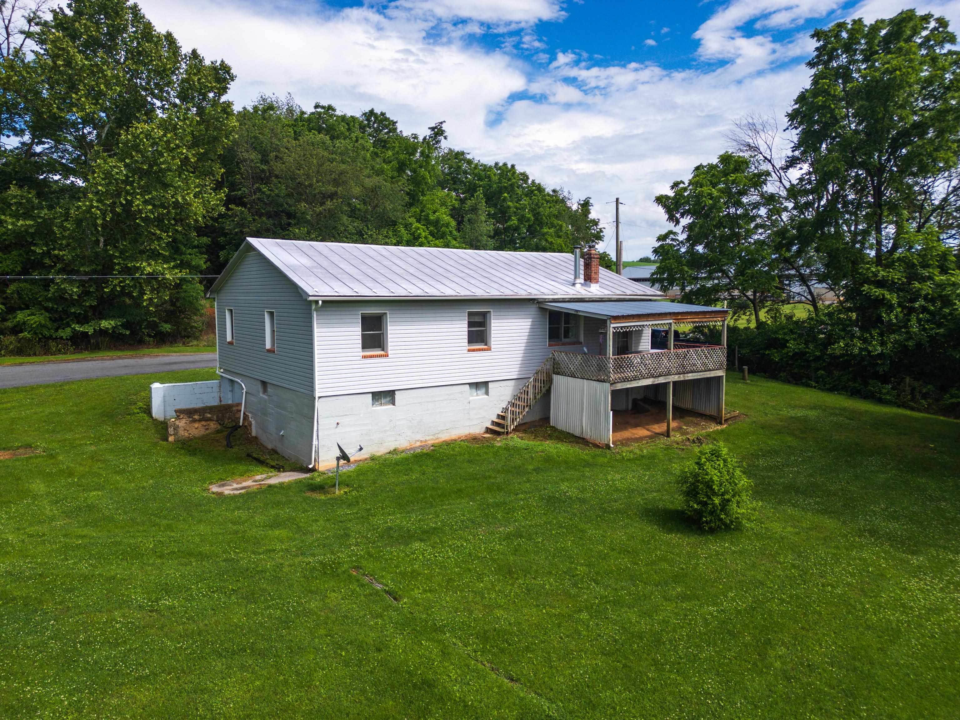 5942 MOSSY CREEK RD, BRIDGEWATER, Virginia 22812, 3 Bedrooms Bedrooms, ,2 BathroomsBathrooms,Residential,5942 MOSSY CREEK RD,665965 MLS # 665965