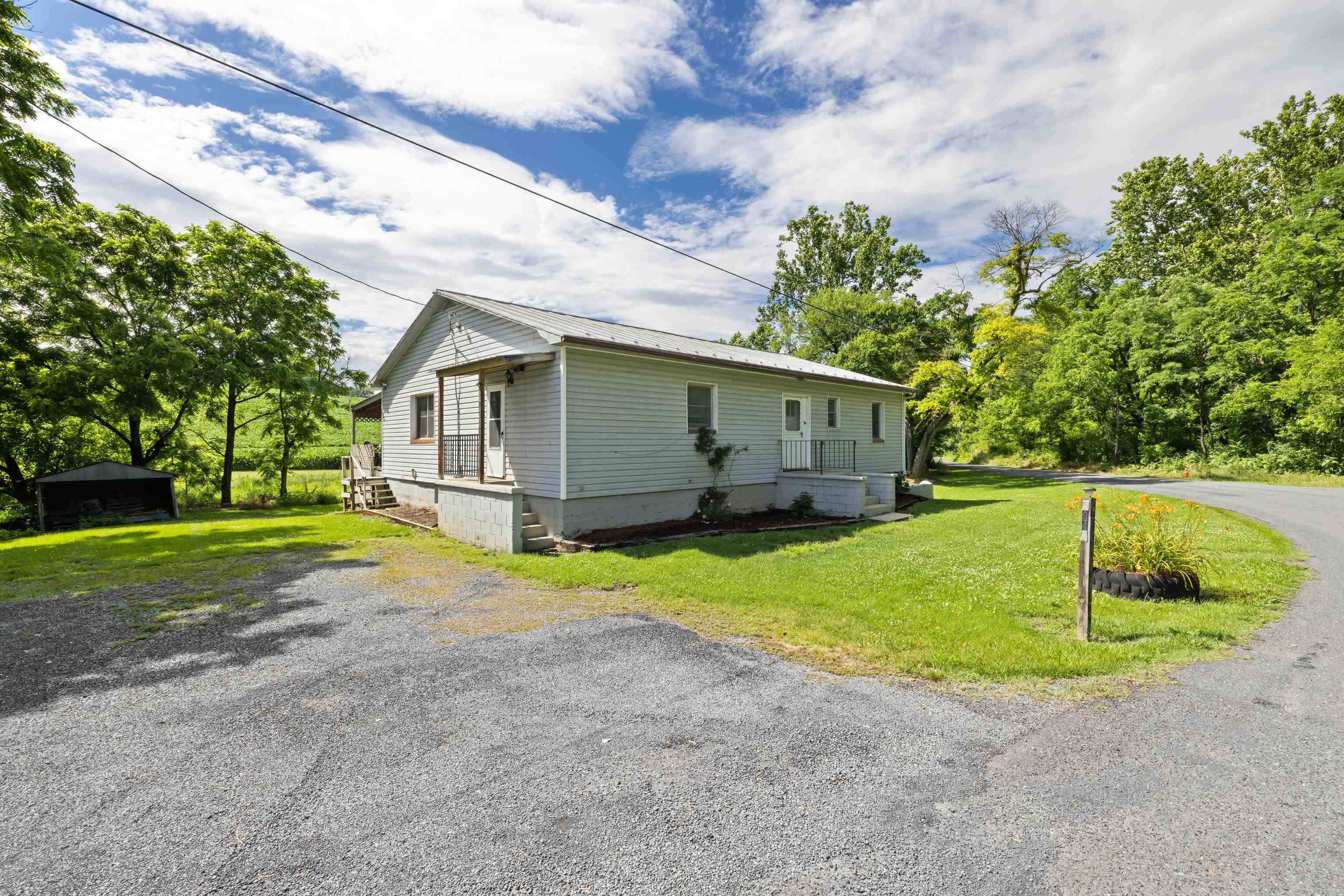 5942 MOSSY CREEK RD, BRIDGEWATER, Virginia 22812, 3 Bedrooms Bedrooms, ,2 BathroomsBathrooms,Residential,5942 MOSSY CREEK RD,665965 MLS # 665965