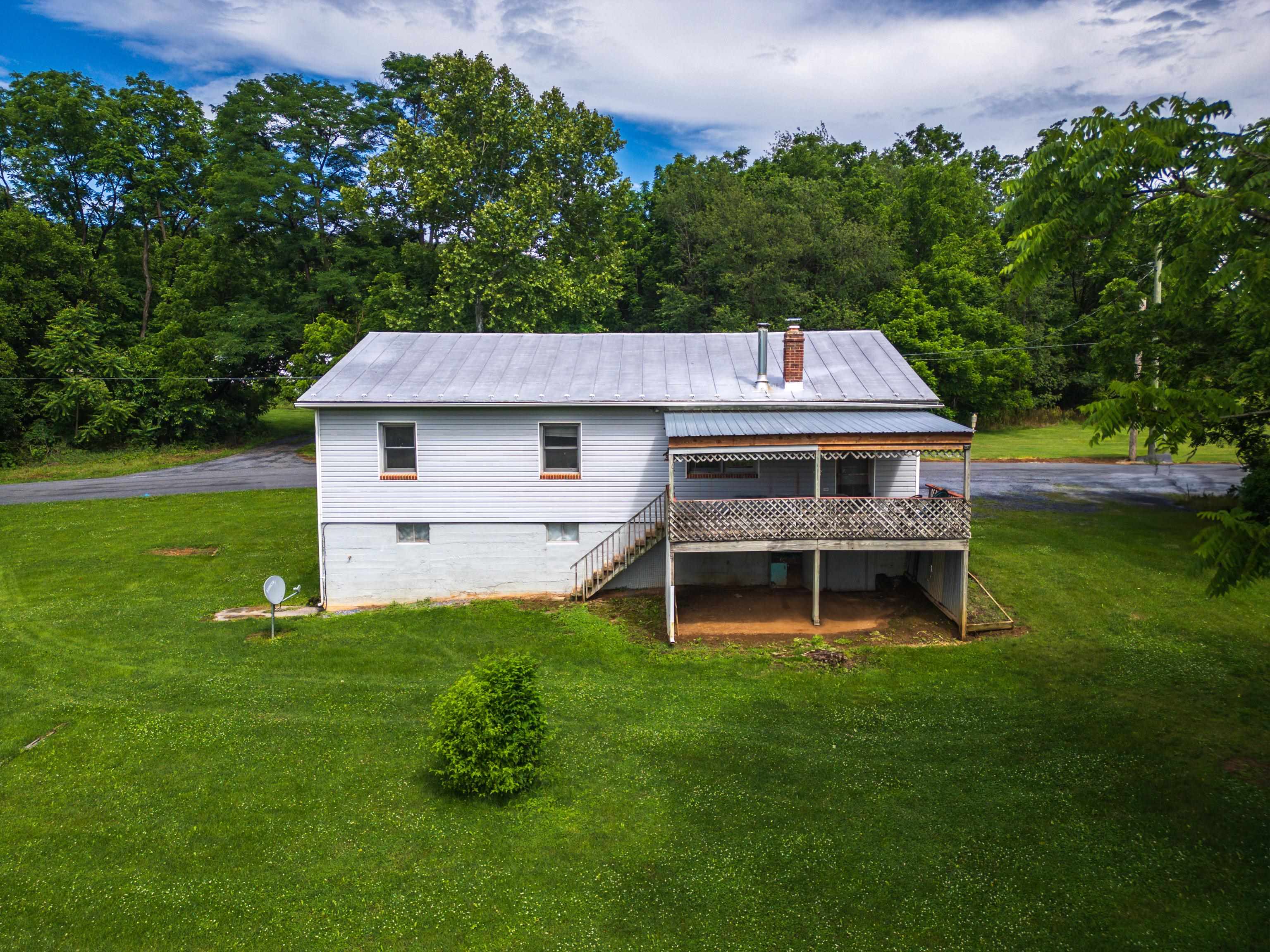 5942 MOSSY CREEK RD, BRIDGEWATER, Virginia 22812, 3 Bedrooms Bedrooms, ,2 BathroomsBathrooms,Residential,5942 MOSSY CREEK RD,665965 MLS # 665965