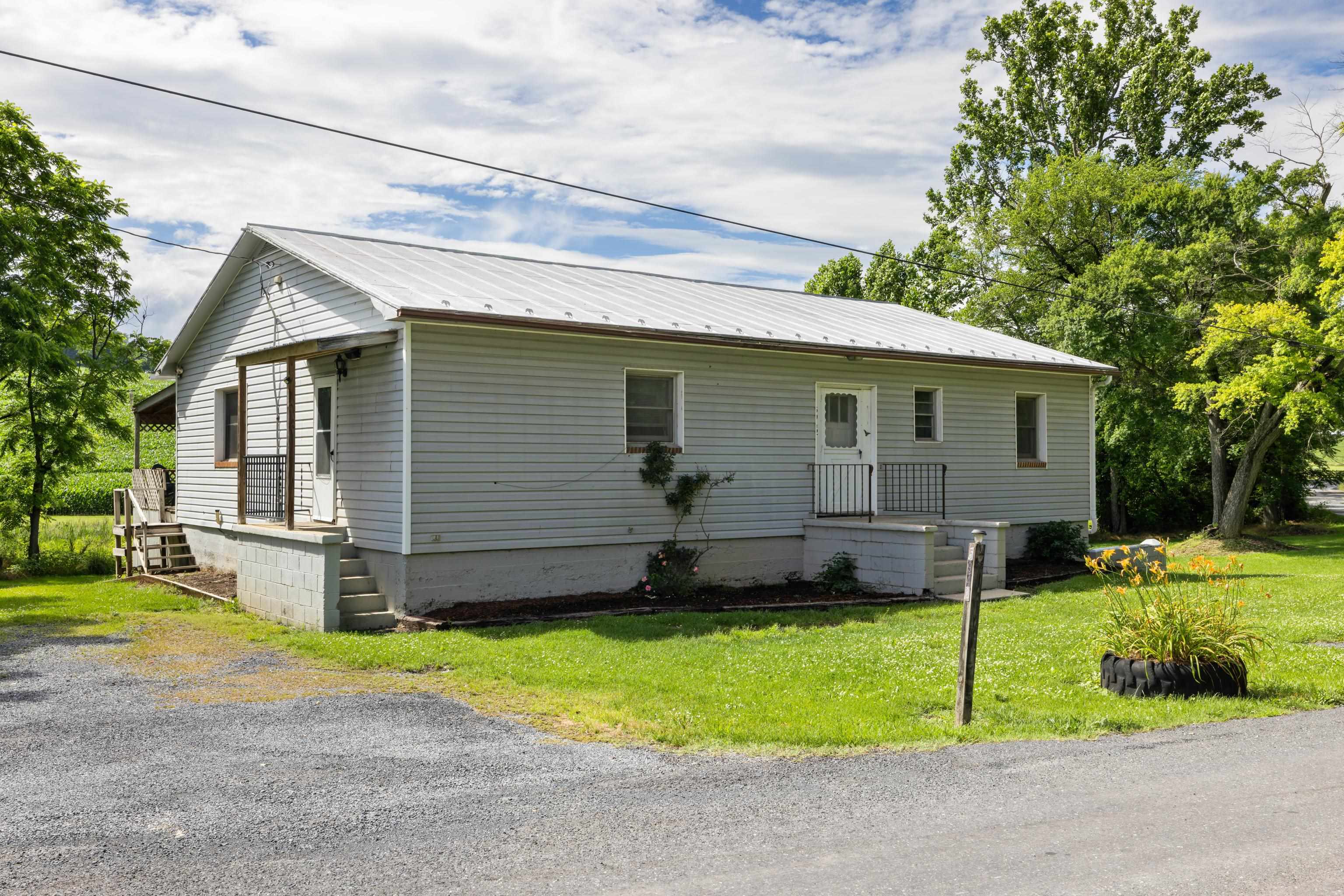 5942 MOSSY CREEK RD, BRIDGEWATER, Virginia 22812, 3 Bedrooms Bedrooms, ,2 BathroomsBathrooms,Residential,5942 MOSSY CREEK RD,665965 MLS # 665965