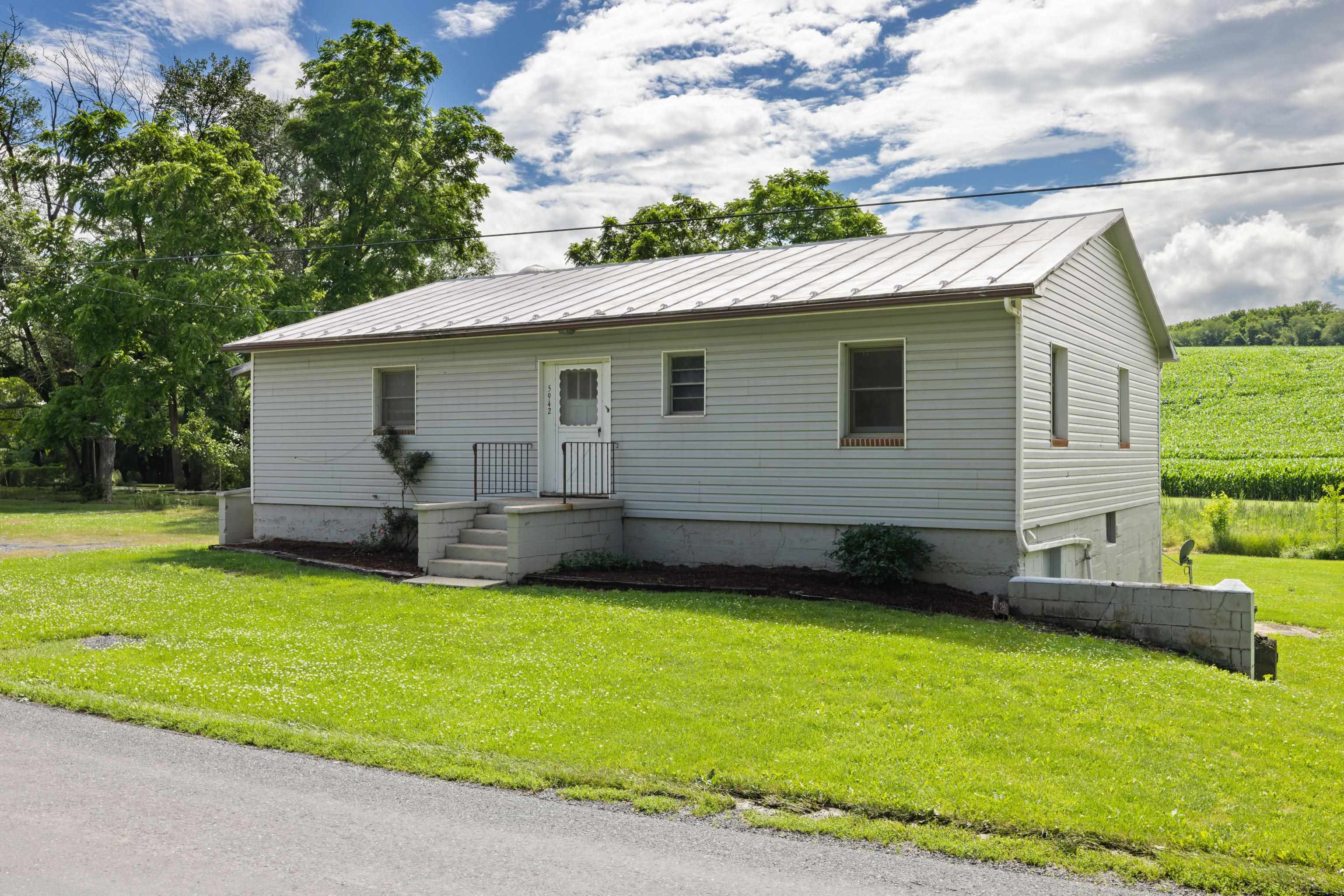 5942 MOSSY CREEK RD, BRIDGEWATER, Virginia 22812, 3 Bedrooms Bedrooms, ,2 BathroomsBathrooms,Residential,5942 MOSSY CREEK RD,665965 MLS # 665965