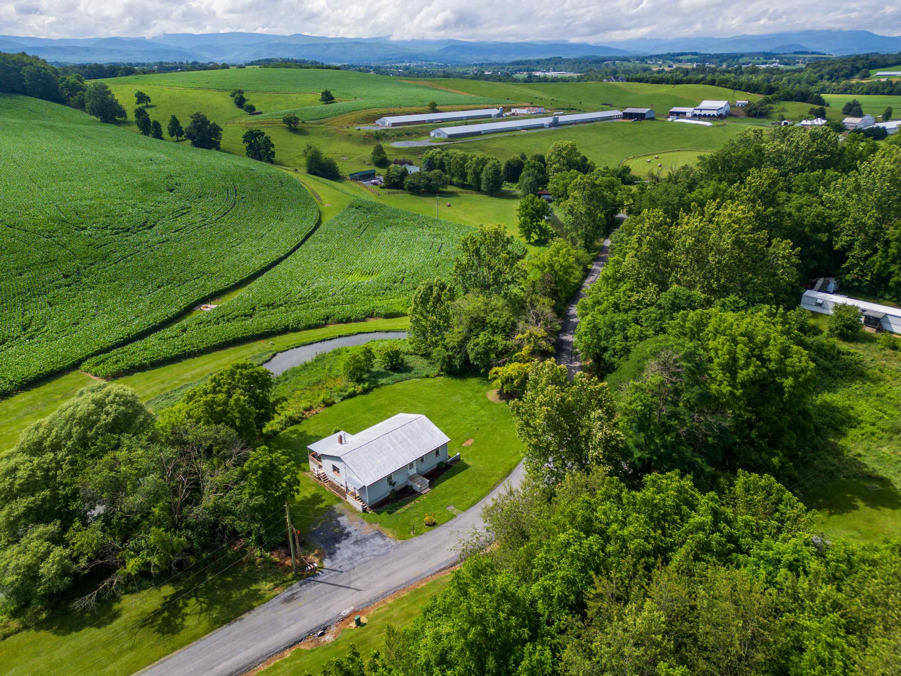 5942 MOSSY CREEK RD, BRIDGEWATER, Virginia 22812, 3 Bedrooms Bedrooms, ,2 BathroomsBathrooms,Residential,5942 MOSSY CREEK RD,665965 MLS # 665965