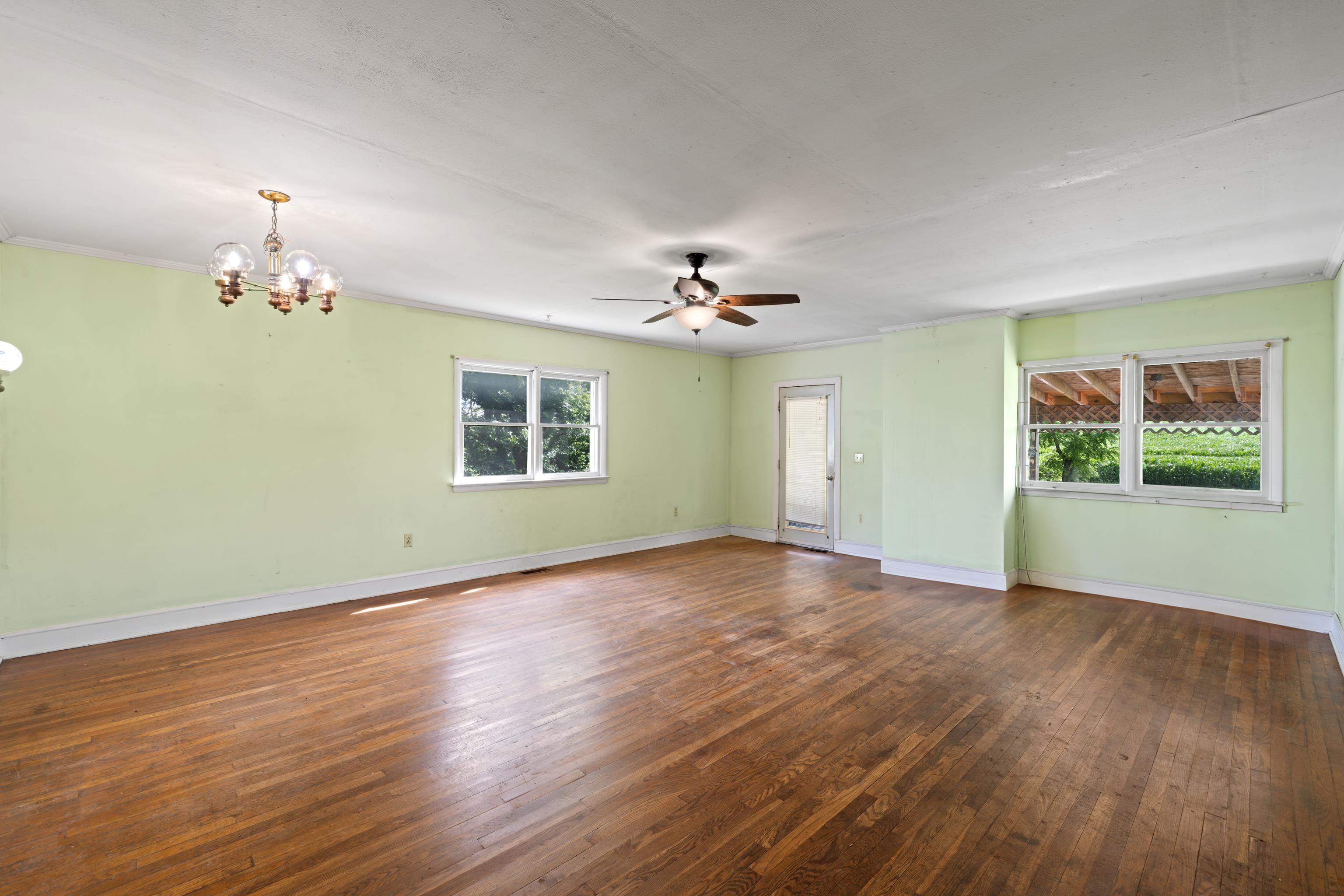 5942 MOSSY CREEK RD, BRIDGEWATER, Virginia 22812, 3 Bedrooms Bedrooms, ,2 BathroomsBathrooms,Residential,5942 MOSSY CREEK RD,665965 MLS # 665965