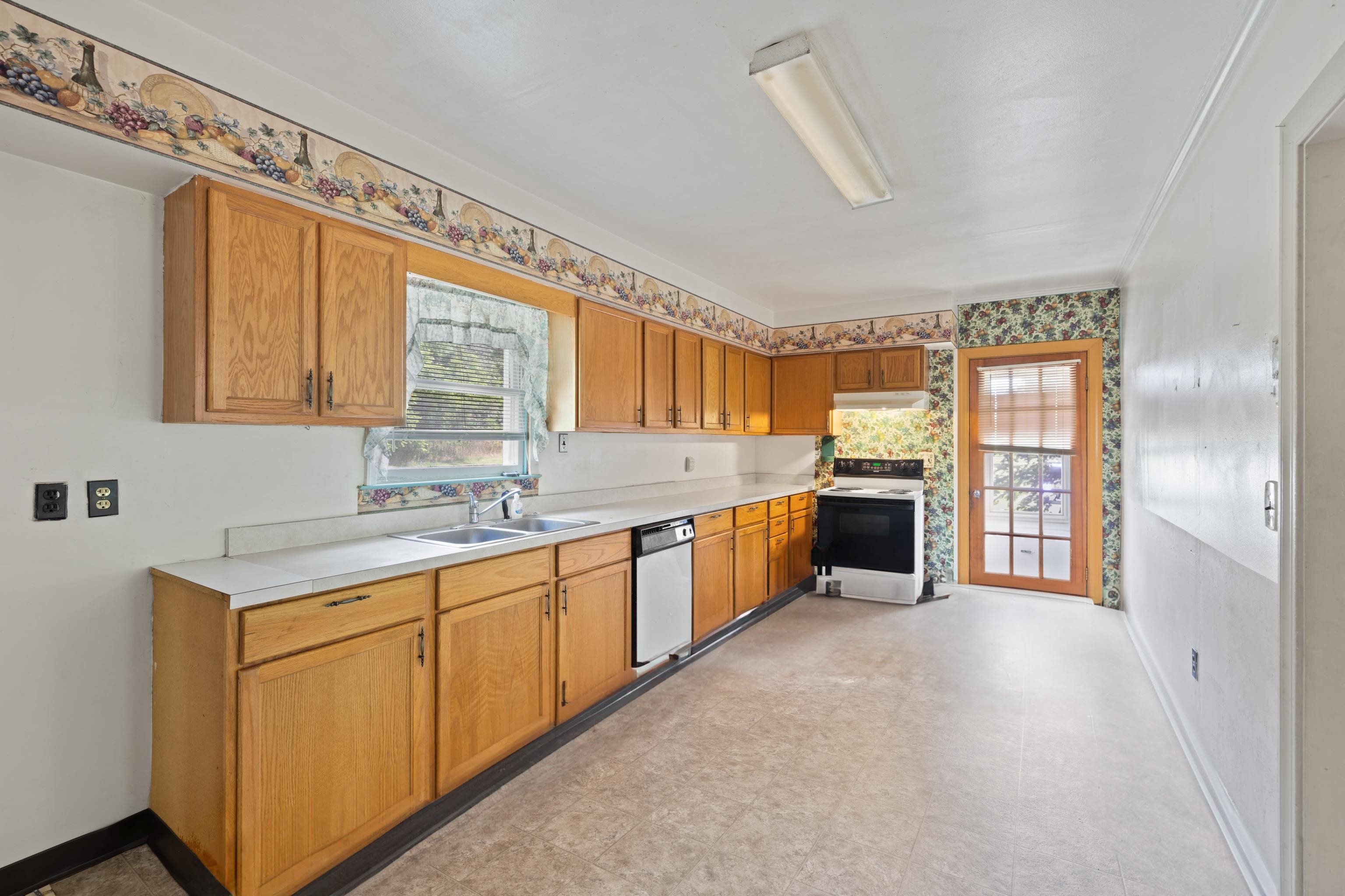 5942 MOSSY CREEK RD, BRIDGEWATER, Virginia 22812, 3 Bedrooms Bedrooms, ,2 BathroomsBathrooms,Residential,5942 MOSSY CREEK RD,665965 MLS # 665965