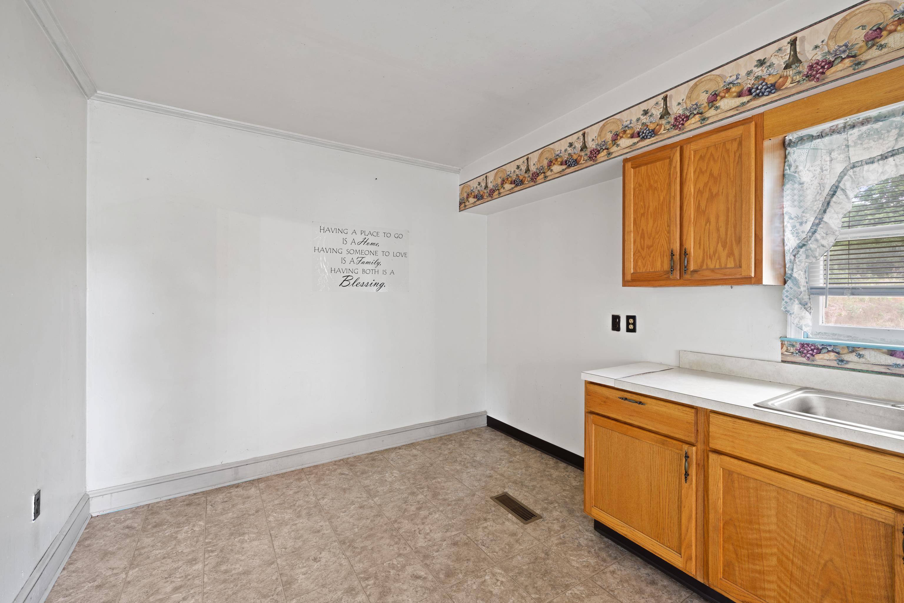 5942 MOSSY CREEK RD, BRIDGEWATER, Virginia 22812, 3 Bedrooms Bedrooms, ,2 BathroomsBathrooms,Residential,5942 MOSSY CREEK RD,665965 MLS # 665965