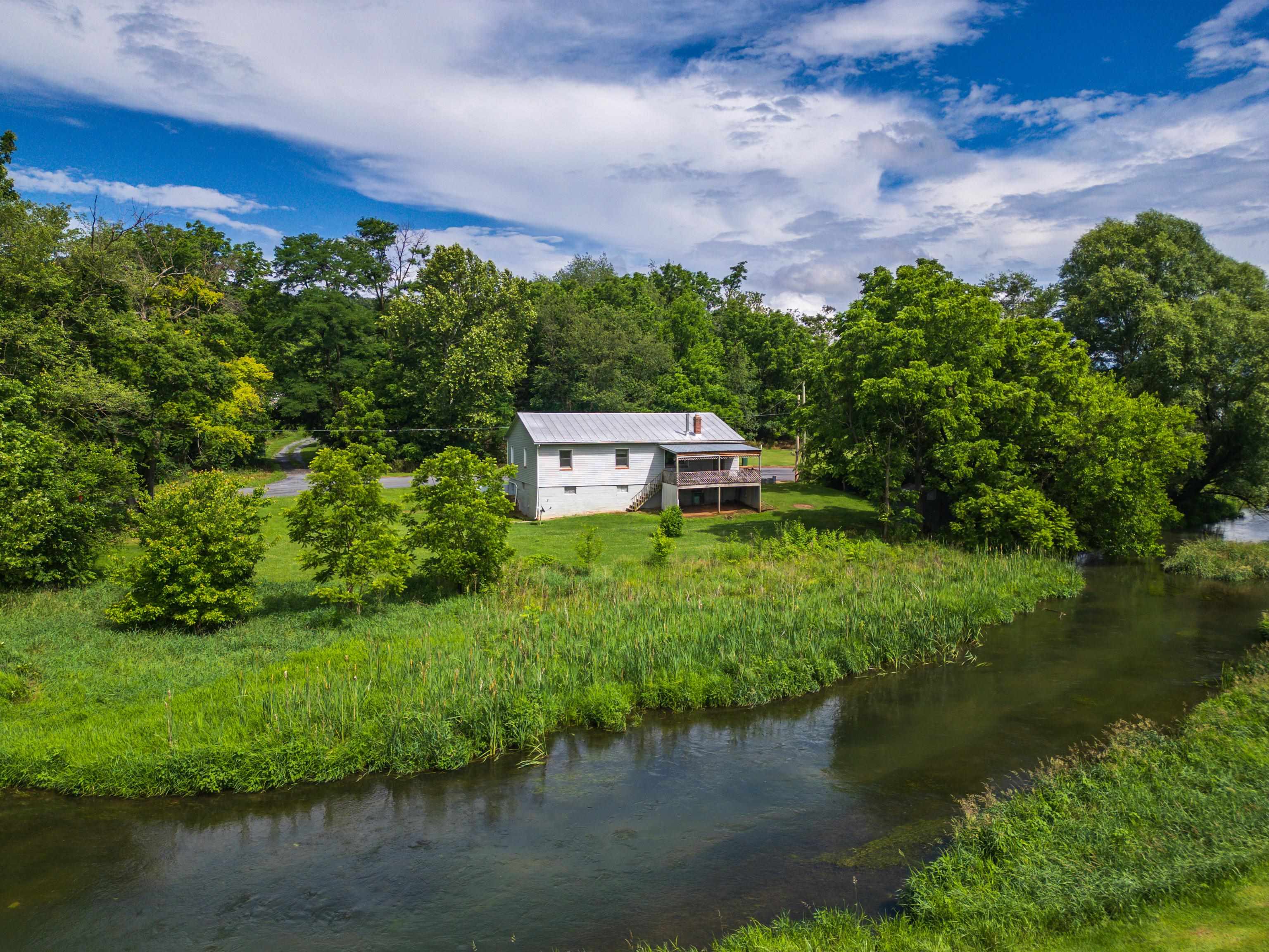 5942 MOSSY CREEK RD, BRIDGEWATER, Virginia 22812, 3 Bedrooms Bedrooms, ,2 BathroomsBathrooms,Residential,5942 MOSSY CREEK RD,665965 MLS # 665965