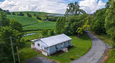 5942 MOSSY CREEK RD, BRIDGEWATER, Virginia 22812, 3 Bedrooms Bedrooms, ,2 BathroomsBathrooms,Residential,5942 MOSSY CREEK RD,665965 MLS # 665965