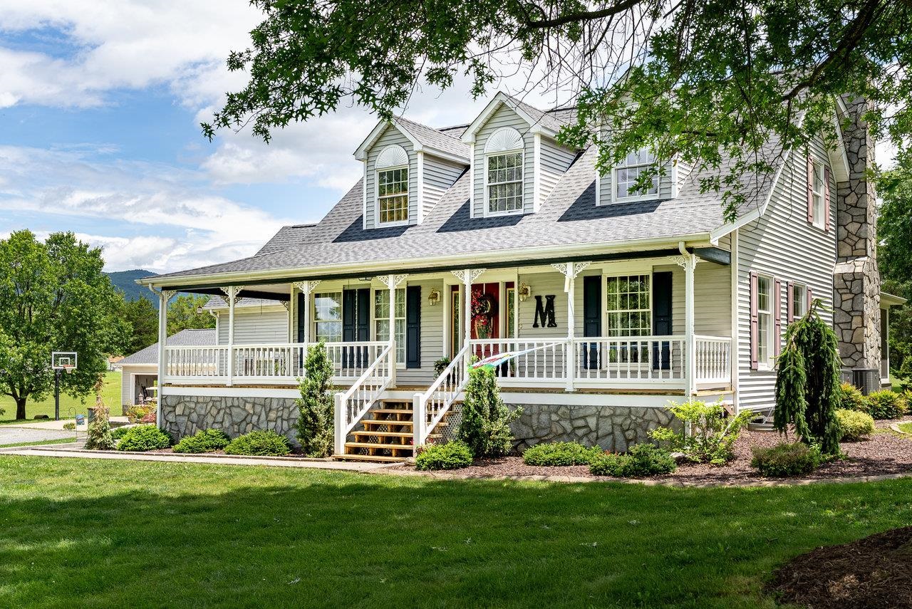 17962 OLD BARN LN, ELKTON, Virginia 22827, 4 Bedrooms Bedrooms, ,2 BathroomsBathrooms,Residential,17962 OLD BARN LN,665968 MLS # 665968